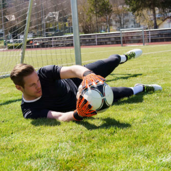 Splash_X_Dark_CatchandKeep_UK_goalkeeper