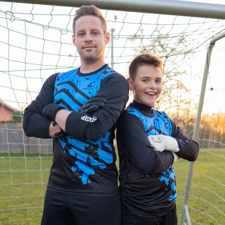 Goalkeeper_Jersey_Blue_Protection_Catch_and_Keep_UK_Adults_and_Children