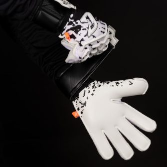 Kralle_Splash_White_Catch_and_Keep_UK_Goalkeeper_Gloves_Children