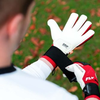 Fly_Protect_Red_Fingerprotection_Catch_and_Keep_UK_Goalkeeper