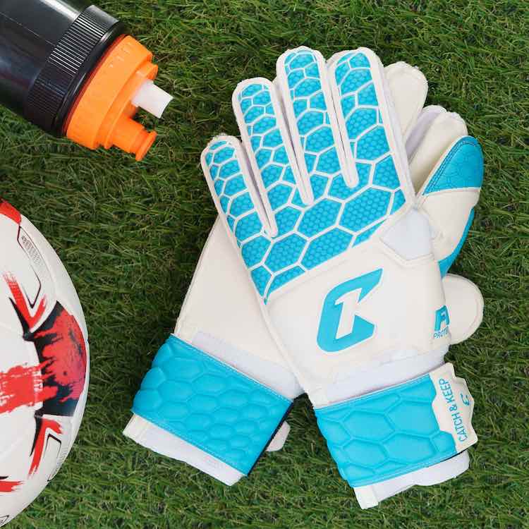 Fly_Protector_Blue_Catch_and_keep_UK_Kids_Goalkeeper_Glove_Finger_Protection_Goalkeeper